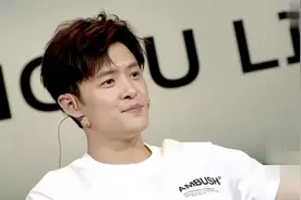 付辛博小时候胳膊被硫酸烧得直冒烟！真是淘爆了！