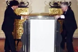 灯箱影子变出人的魔术揭秘，原理如此简单！