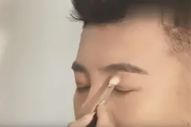 十分钟把你的直男朋友化妆成低配黄子韬，超帅！