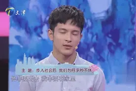 小情侣过纪念日难统一，男友要出去女友要在家里，最终不欢而散