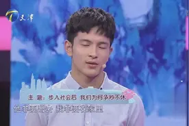 小情侣过纪念日难统一，男友要出去女友要在家里，最终不欢而散