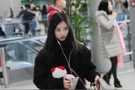 四千年一遇美女鞠婧祎现身机场 获高人气图片