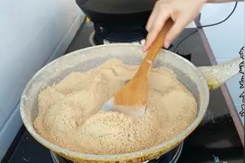 面粉最简单快速的吃法，锅里一炒，开水一冲，营养好喝又养胃视频封面