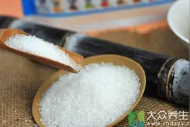 恶心！白糖放久变黄原因是它图片