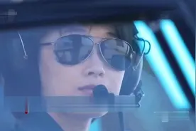武直-10武装直升机女飞行员首曝光，致敬最可爱的你们视频封面