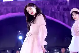 人间樱花郑采妍公演《WOOWA》直拍，这造型好仙