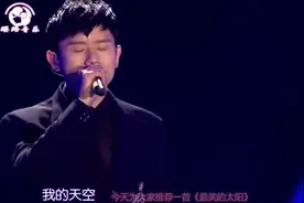 张杰偷偷回母校，毕业晚会演唱《最美的太阳》，全校沸腾视频封面
