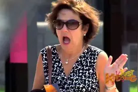 国外爆笑街头恶搞：男孩跟女生抢厕所遭报复 仓鼠让里面炸了锅视频封面