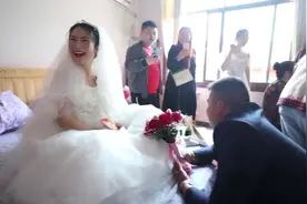 湖南农村一漂亮姑娘出嫁，求婚时，新郎一副吊儿郎当的样子视频封面