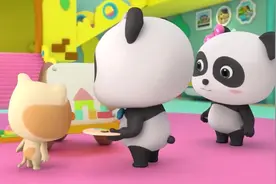 爱笑的小猫咪快看这里，奇妙摄影师给你拍美美的照片咯~