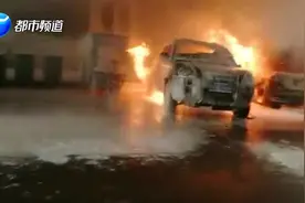 新密一居民楼下燃起大火，黑烟滚滚！灭火现场有爆炸发生视频封面