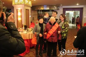 娄底百岁老人办寿宴 四世同堂笑开颜图片