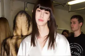 J.W.A.的衣服不见得穿得起 但这包我要收了图片