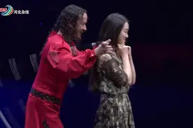 外国友人表演杂技，加入了中国元素，太精彩了！视频封面