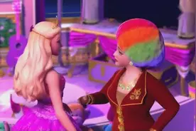 芭比用魔法梳子个姑妈变换不同发型，姑妈竟然没察觉真是太酷了