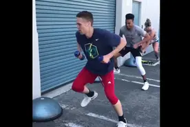 想要在运动中步伐又稳又快，离不开下肢稳定性和核心训练，全面！视频封面