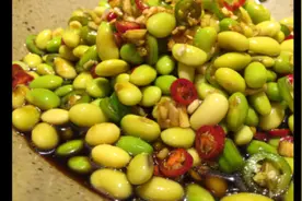 新鲜黄豆也可以这样吃，翠绿鲜嫩，一颗接一颗，好吃到停不下来