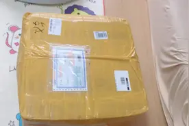 从中国寄来日本的快递，看看都寄来了什么，快递费400元视频封面