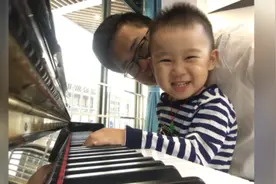 宝宝一天的开始，国庆长假前最后一天上学，留念！节日快乐。