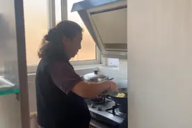 孙媳妇照顾95岁奶奶的第一天，二姑过来援助，这粘粥真好喝视频封面