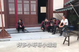 拜访群众演员被保安赶，还好我跑得快视频封面