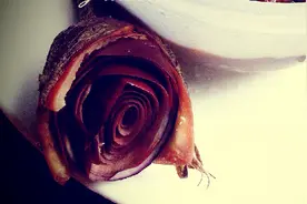 茄子皮怎么做出玫瑰花，只需三样东西