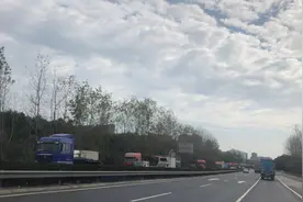 沈海高速南通方向与上海外环交叉路口大堵车几公里。