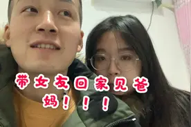 第一次带女朋友回家，弟弟害羞的不敢说话，毕业我们就结婚？视频封面