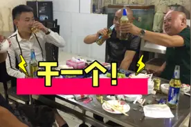 5个东北人，天津烧烤店，喝了80瓶啤酒