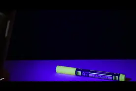 简单一招，让你的手机手电筒变成蓝光手电！