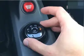 按下旋转式换挡杆后，才明白福特GT有多么霸气！视频封面