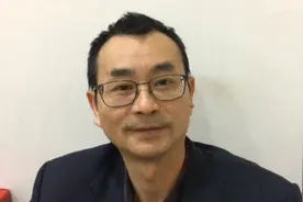 小叶紫檀的金星和牛毛纹是怎么形成的吗？老周今天跟大家分享一下视频封面