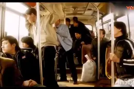 四十四路公交车。微电影真实记录人家冷暖无情。你会正义还是无闻视频封面