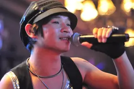 冷漠一首纪念初恋女友的歌曲有多少人听过，太伤感了