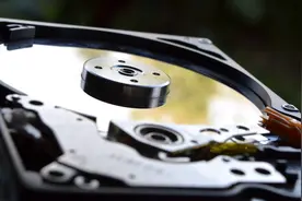 U盘、硬盘、储存卡、光盘，到底哪种数据储存方式最保险？视频封面