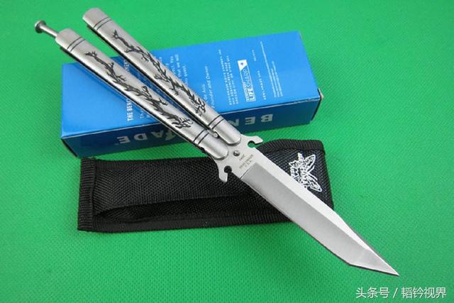 第一把:kabar1217第二把:冷钢三美武士第三把:夜莺平刃第四把:兰博三