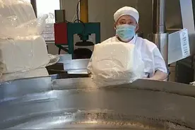 牛油火锅底料的制作过程。看完给跪了！视频封面