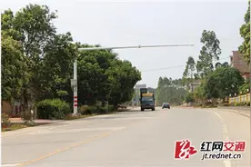 江华县207国道安装交通量自动观测仪图片