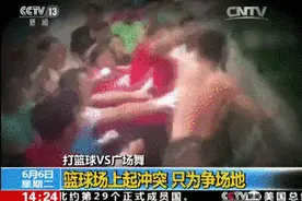 还没完｜小伙子想打球 大妈要跳舞 “篮球场之争”暴露出什么问题？图片