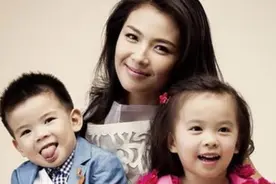 刘涛从国民儿媳妇晋级为国民岳母，女儿太漂亮儿子太萌，好幸福啊