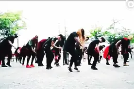 法国三十人舞团大跳《Bang Bang Bang》，超赞图片