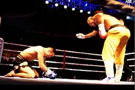 少林功夫一龙秒杀日本拳王，将日本拳王打跪趴下图片