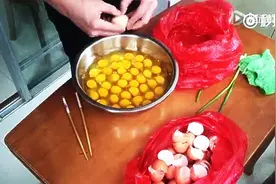 男子一口气生吞42颗生鸡蛋，服了图片