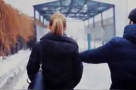 失恋男子在街上巧遇一女子以为是自己的前女友，结局实在太感人了视频封面
