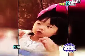 3岁女儿跟妈妈吵架，一脸委屈的样子，超萌超有爱！图片