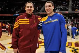 他是勇士球星亲哥哥，打不上NBA，却也和库里组成了水花兄弟图片