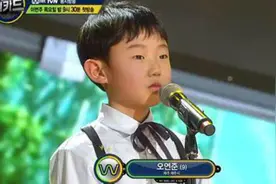 外表并不起眼的九岁男孩一开口，现场的艺人和全场观众都惊呆了！图片