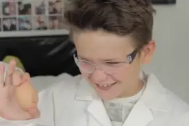 千万别小看鸡蛋的实力，其实它不是那么容易破的图片