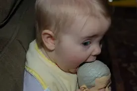 宝宝“爱吃爱咬”的7种危险物品，爸妈们一定要特别注意图片