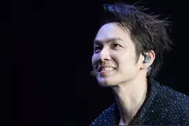 钟汉良上海演唱会，从没见过这样迷人的小哇图片